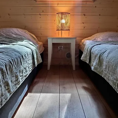 Hébergement de vacances Zakatek Wdzydze -domek Nr 7 W Pierwszej Linii Od Jeziora