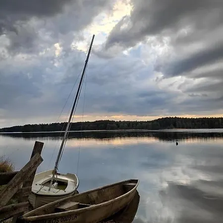 Сasa de vacaciones Zakatek Wdzydze -domek Nr 7 W Pierwszej Linii Od Jeziora Borsk