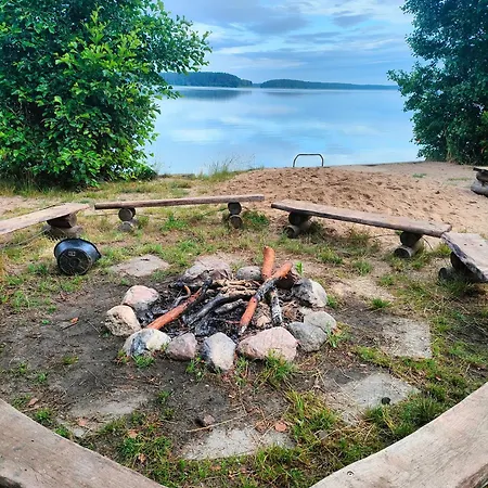 Сasa de vacaciones Zakatek Wdzydze -domek Nr 7 W Pierwszej Linii Od Jeziora Borsk