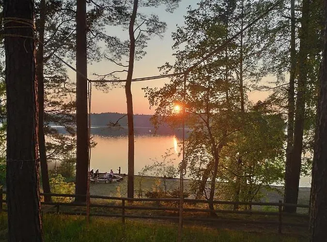 Дом отдыха Zakatek Wdzydze -domek Nr 7 W Pierwszej Linii Od Jeziora Борск