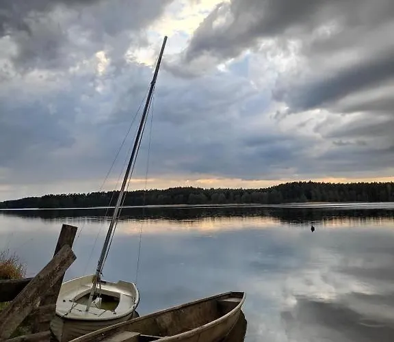 Дом отдыха Zakatek Wdzydze -domek Nr 7 W Pierwszej Linii Od Jeziora Борск